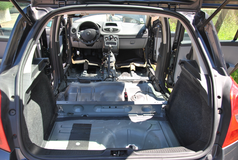 Photo de l'intérieur de la Clio III démonté